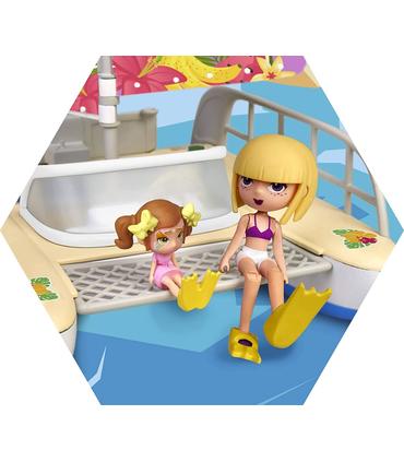 mymy-city-sunny-day-catamaran