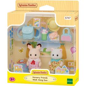 amigos-de-la-guarderia-caminando-juntos