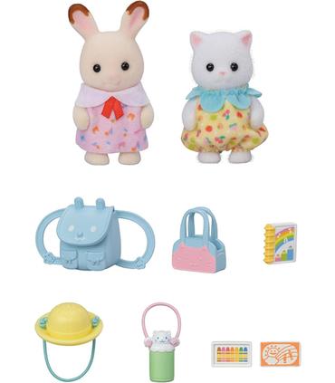 amigos-de-la-guarderia-caminando-juntos