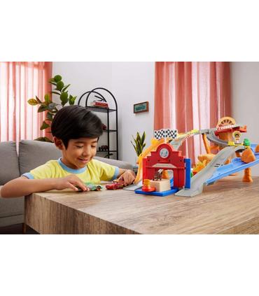 disney-pixar-cars-radiador-springs-race